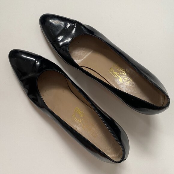Salvatore Ferragamo || Black Vintage Patent Leather Closed Toe Heels Pumps 9.5 - Picture 3 of 9